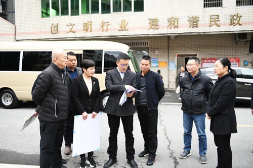 " 11月18日,区委书记黄桂诚率相关部门到水东街道,夏道镇现场察看仁爱